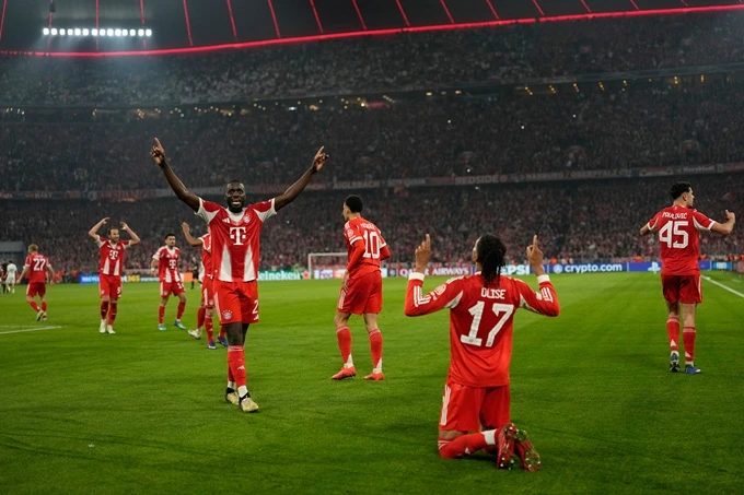 Bayern đừng ẩu đả nữa, hãy ngồi xuống đánh cờ như Arsenal!