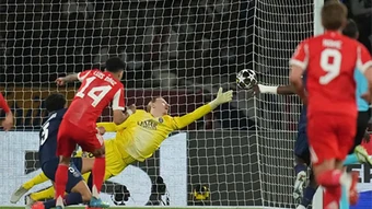 Bayern 'ghi bàn' ngoài sân cỏ trước đại chiến PSG