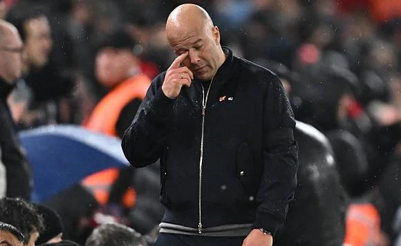 Bị PSG loại, Arne Slot tố Liverpool bị xử ép Bị PSG loại, Arne Slot tố Liverpool bị xử ép