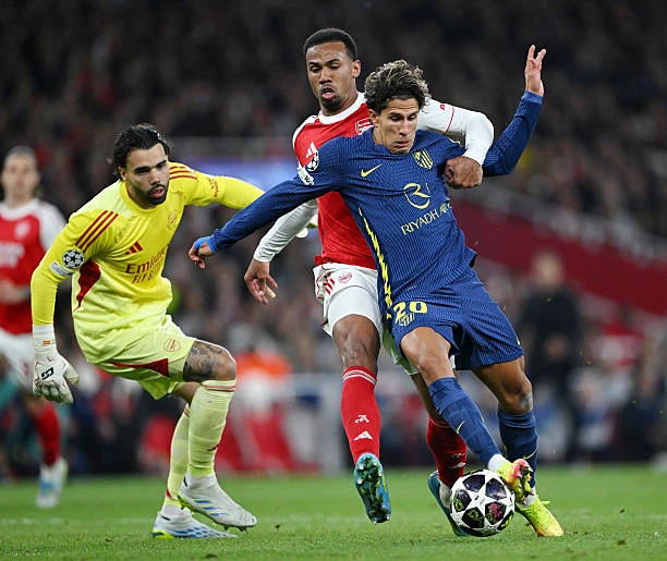 Bức tường thép đưa Arsenal vào chung kết Champions League Bức tường thép đưa Arsenal vào chung kết Champions League