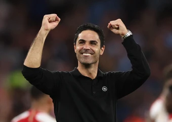 Carragher: 'Arsenal cần thắng hai trận nữa để trở thành bất tử' - Báo TinVina