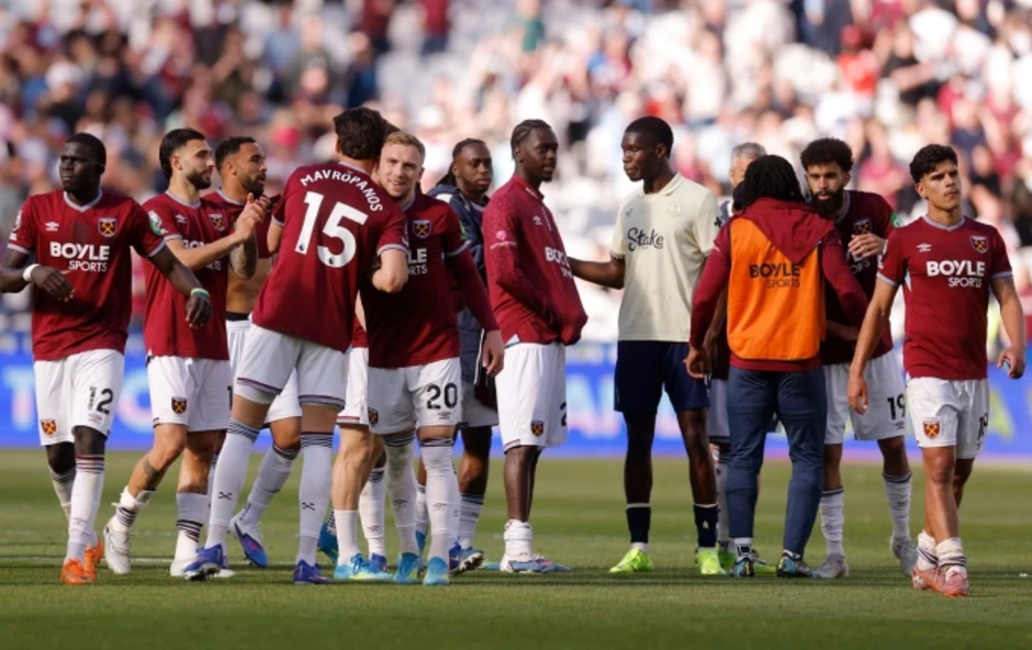 Carragher: 'Arsenal cần thắng hai trận nữa để trở thành bất tử' - Báo TinVina Carragher: 'Arsenal cần thắng hai trận nữa để trở thành bất tử' - Báo TinVina