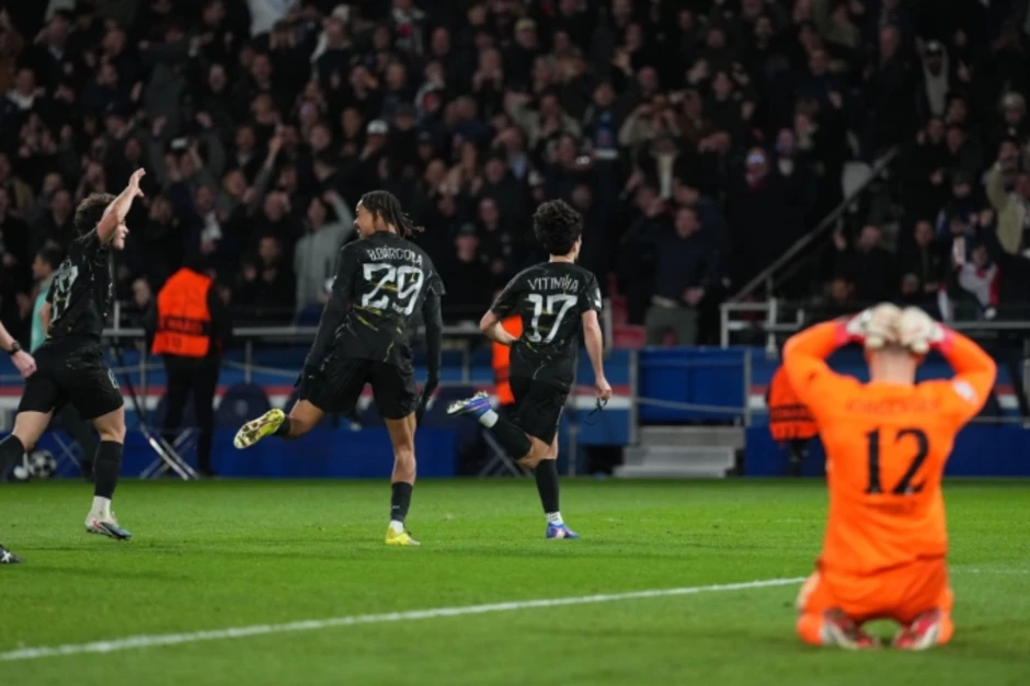 Carragher chỉ ra 'tử huyệt' của Chelsea Carragher chỉ ra 'tử huyệt' của Chelsea