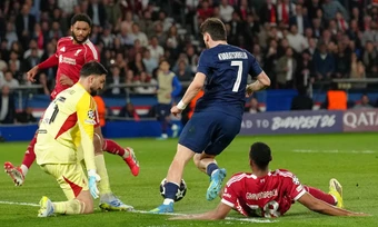 Carragher: 'Liverpool đá như đội hạng dưới với 5 hậu vệ'