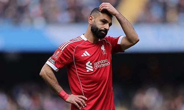 Carragher sốc nặng khi Slot đày ải Salah trên ghế dự bị Carragher sốc nặng khi Slot đày ải Salah trên ghế dự bị