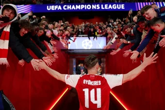 Cày nát hàng thủ Atletico, Gyokeres chinh phục fan Arsenal