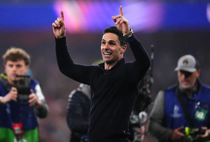 Cơn khát 20 năm và người hùng số một của Arsenal Cơn khát 20 năm và người hùng số một của Arsenal