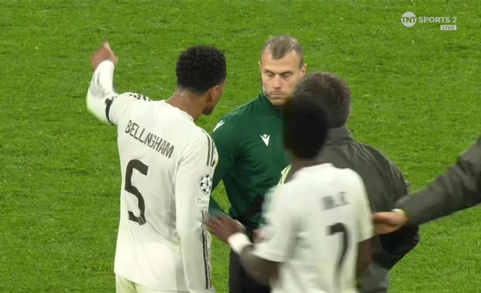 Dàn sao Real Madrid nổi giận, đòi ăn thua đủ với trọng tài Dàn sao Real Madrid nổi giận, đòi ăn thua đủ với trọng tài