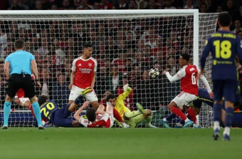David Raya, đôi bàn tay vàng đưa Arsenal vào chung kết C1