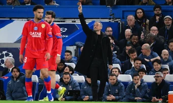 Enrique bất ngờ khi PSG thắng đậm Chelsea