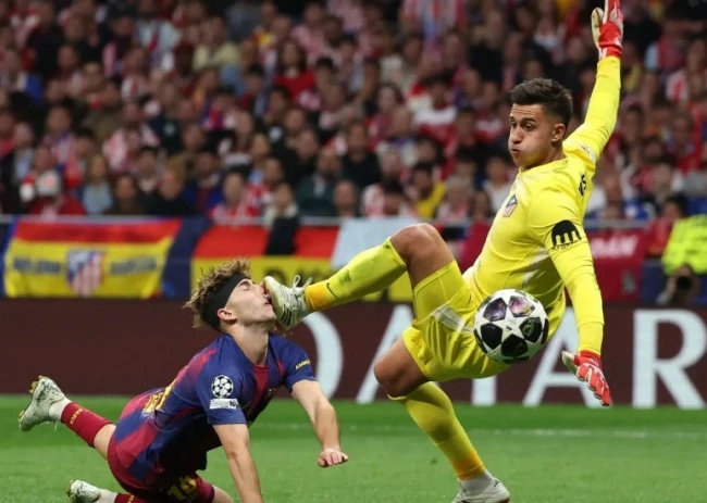 Fermin Lopez đổ máu sau va chạm kinh hoàng với Juan Musso Fermin Lopez đổ máu sau va chạm kinh hoàng với Juan Musso