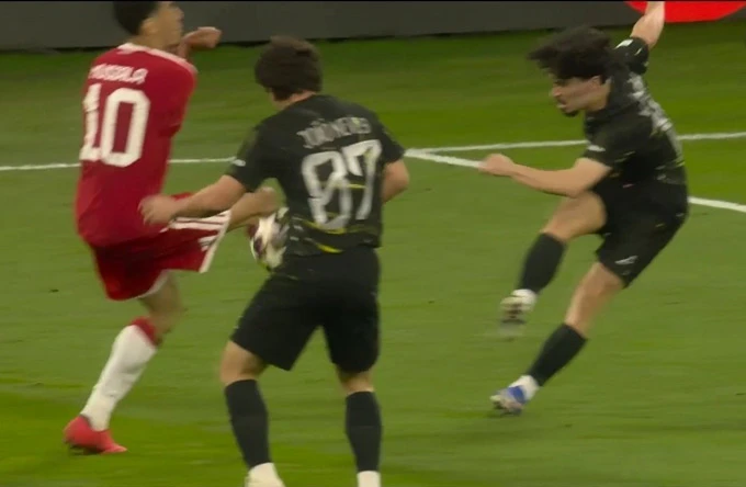 Hai tình huống gây tranh cãi dữ dội khi PSG vào chung kết Champions League