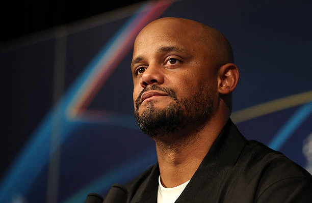 Hai yếu tố khiến kế hoạch của Kompany phá sản trước PSG Hai yếu tố khiến kế hoạch của Kompany phá sản trước PSG