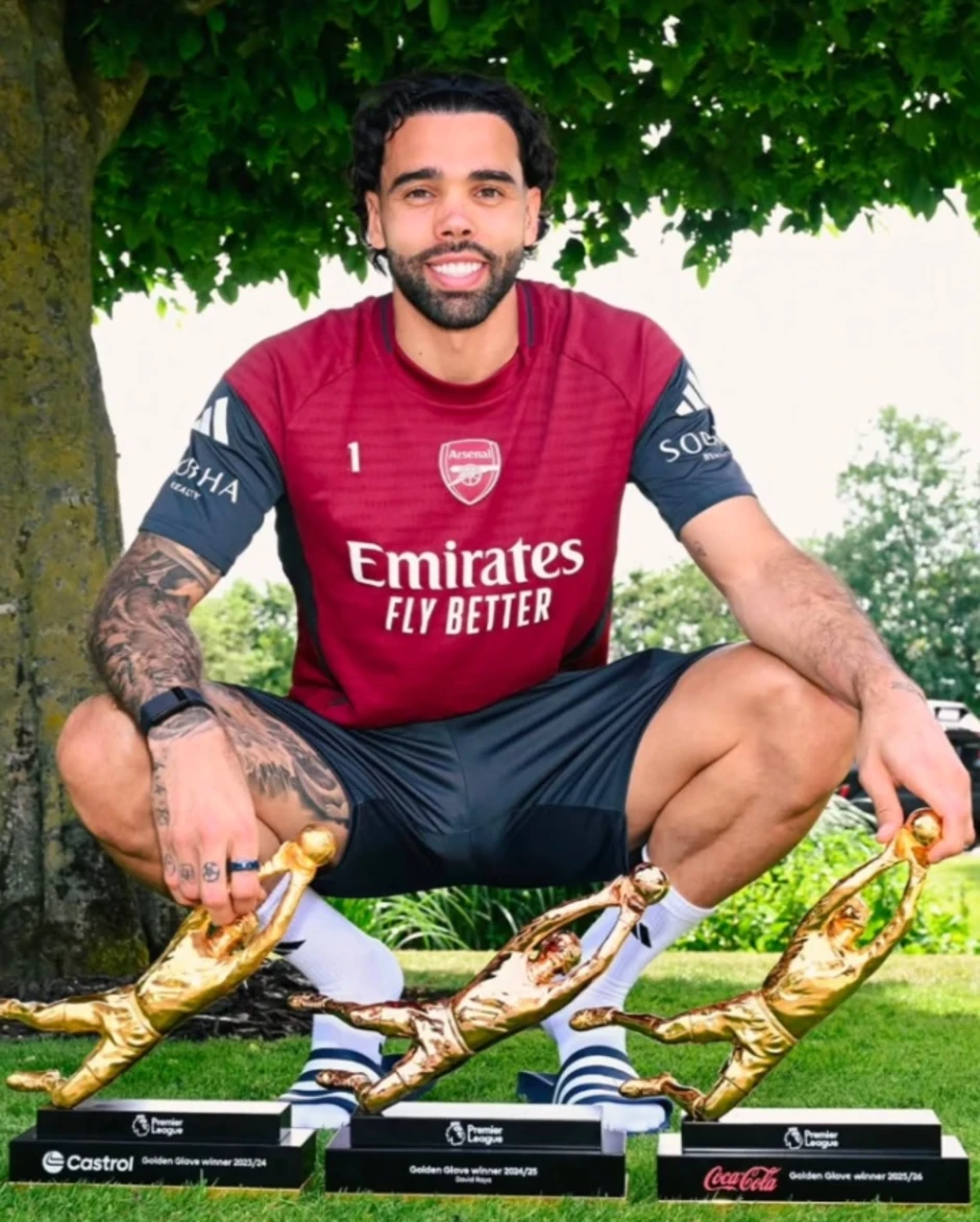 Hàng thủ của Arsenal được ví như 'taxi London' Hàng thủ của Arsenal được ví như 'taxi London'