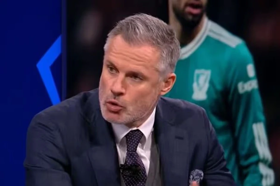 Henry trốn biệt tăm khi Carragher tranh cãi cùng Schmeichel