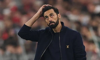 HLV Arbeloa phẫn nộ vì tấm thẻ đỏ của Camavinga