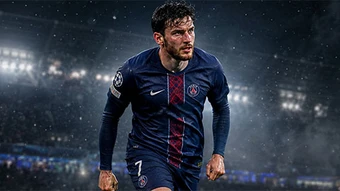 Khvicha Kvaratskhelia đưa PSG đến đỉnh châu Âu với đôi chân tứa máu