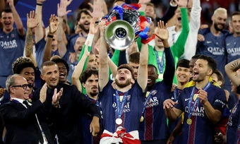 Kvaratskhelia hay nhất mùa giải Champions League 2025-2026