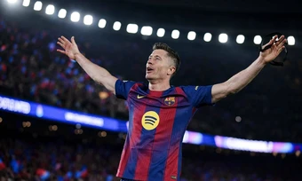 Lewandowski phá một kỷ lục của Messi