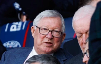 Lộ tin nhắn Sir Alex chê Arsenal đá chán trước PSG
