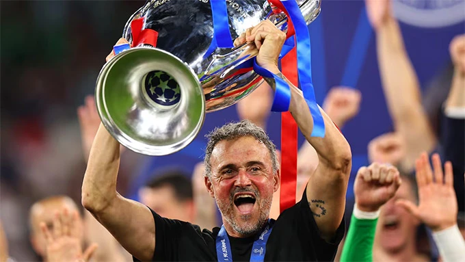 Luis Enrique: 'PSG vẫn mang vận may nhà vô địch' Luis Enrique: 'PSG vẫn mang vận may nhà vô địch'