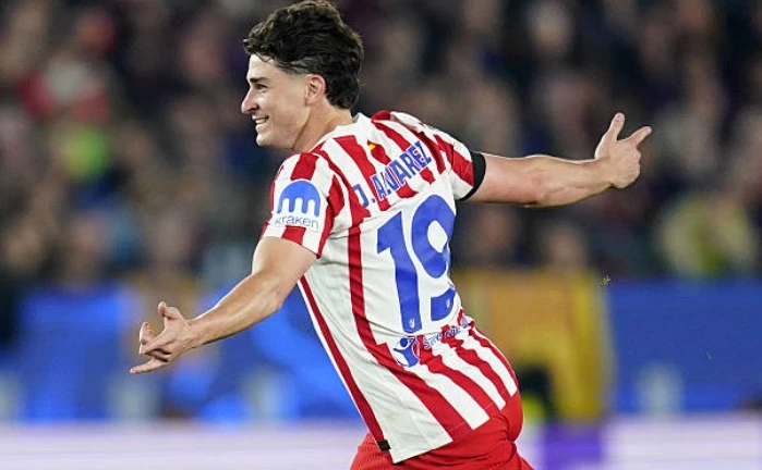 Màn chào hàng tàn nhẫn của Julian Alvarez tại Camp Nou Màn chào hàng tàn nhẫn của Julian Alvarez tại Camp Nou