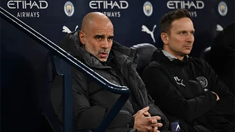 Man City: Buông hay không buông?