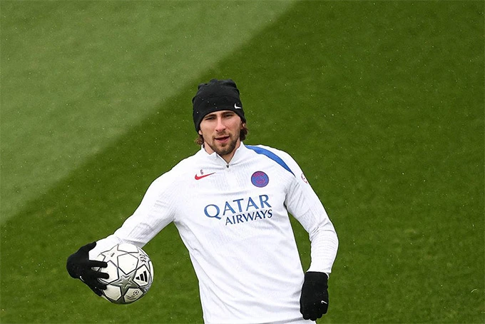 Mối quan hệ khó xử giữa Safonov và Zabarnyi ở PSG Mối quan hệ khó xử giữa Safonov và Zabarnyi ở PSG