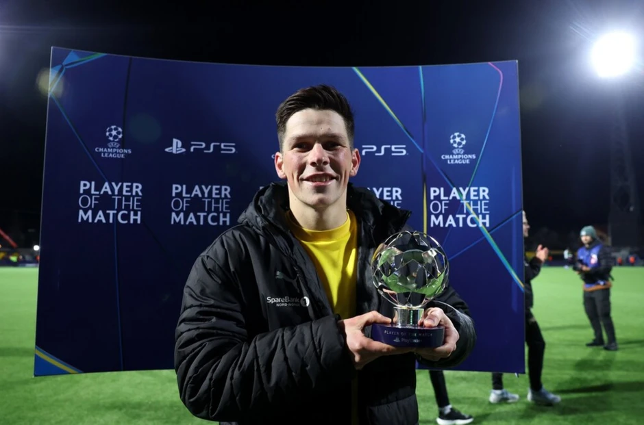Ngôi sao trượt tuyết băng đồng làm loạn Champions League