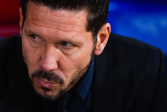 Những chiêu trò ngoài đường biên của Simeone