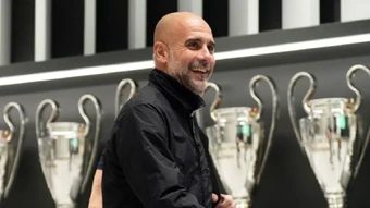 Pep vĩ đại gấp 10 Mourinho? Thật không đấy?!