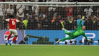 PSG khuất phục Arsenal trên chấm luân lưu để vô địch Champions League