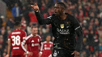 PSG lập kỳ tích chưa từng có tại Anfield