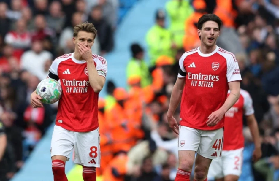 Scholes đoán Arsenal không vô địch cả Ngoại hạng Anh lẫn Champions League - Báo TinVina Scholes đoán Arsenal không vô địch cả Ngoại hạng Anh lẫn Champions League - Báo TinVina