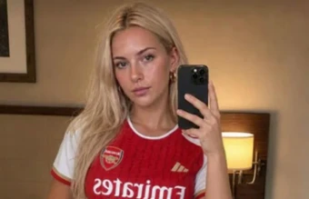 Sự thật về nữ cổ động viên Arsenal gây sốt tại Budapest