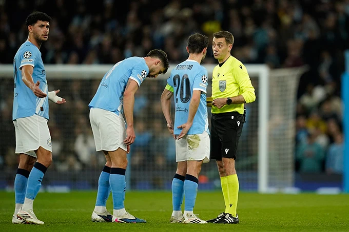 Tai hại của thẻ đỏ đầu tiên trong sự nghiệp Bernardo Silva Tai hại của thẻ đỏ đầu tiên trong sự nghiệp Bernardo Silva