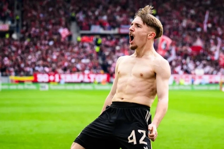 Thần đồng Bayern tuyên bố 'bất khả chiến bại' trước khi đấu Real Thần đồng Bayern tuyên bố 'bất khả chiến bại' trước khi đấu Real