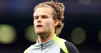 Thủ quân Sporting chê Arsenal đá nhàm chán, câu giờ