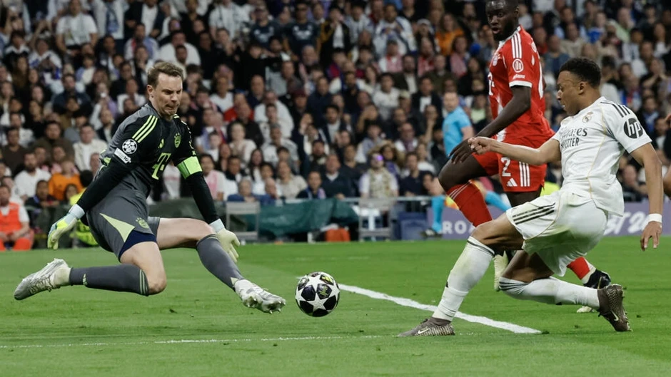 Top 15 thủ môn xuất sắc nhất: Courtois vững ngôi số 1 Top 15 thủ môn xuất sắc nhất: Courtois vững ngôi số 1