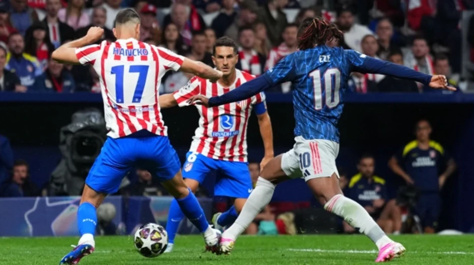 Tranh cãi vì Arsenal bị tước phạt đền trước Atletico Tranh cãi vì Arsenal bị tước phạt đền trước Atletico