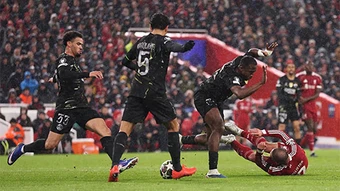 VAR khiến Liverpool mất phạt đền gây tranh cãi