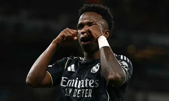 Vinícius giả vờ khóc để châm chọc CĐV Man City