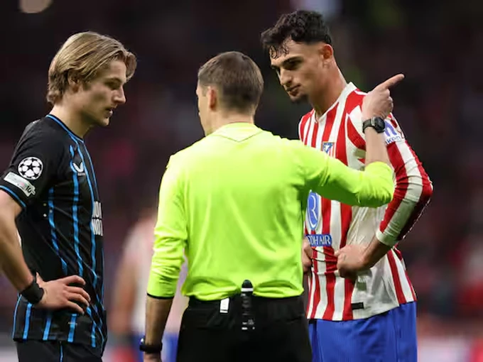 Xác định trọng tài bắt trận Atletico vs Barca: Vận đen cho Blaugrana?