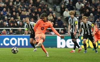Yamal cứu Barca thoát thua ở Champions League