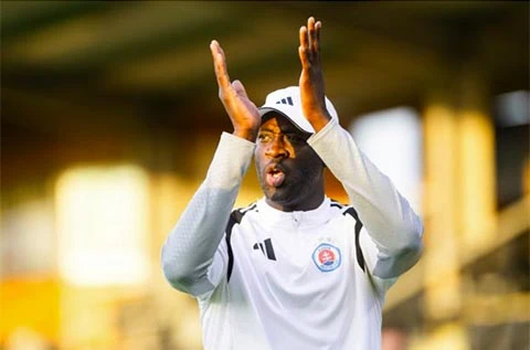 Yaya Toure làm nên lịch sử!
