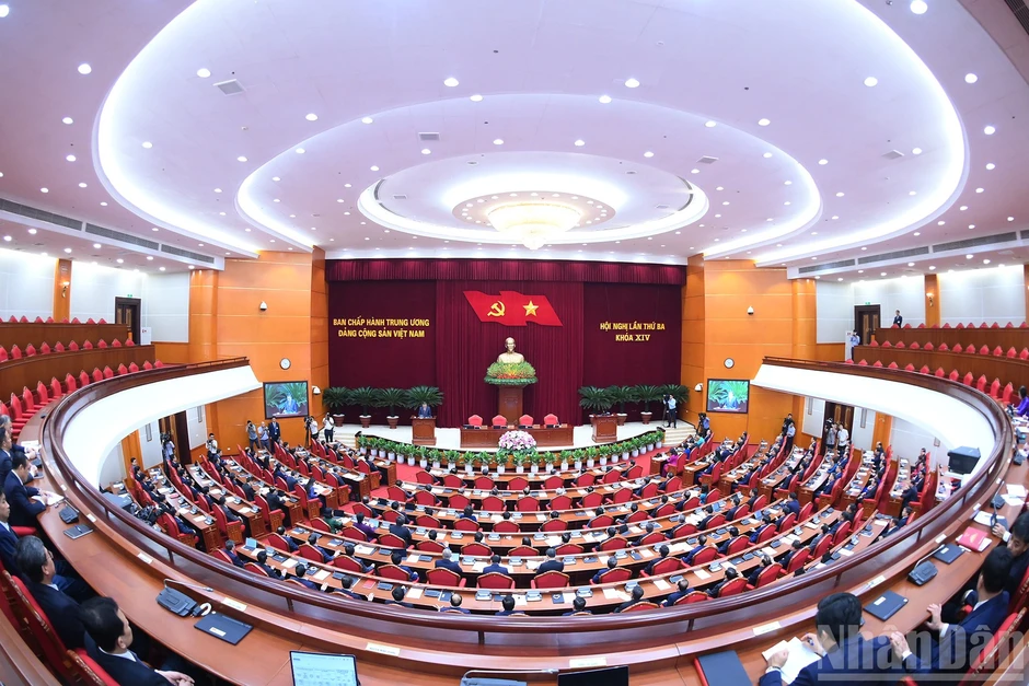 [Ảnh] Bế mạc Hội nghị lần thứ ba Ban Chấp hành Trung ương Đảng khóa XIV