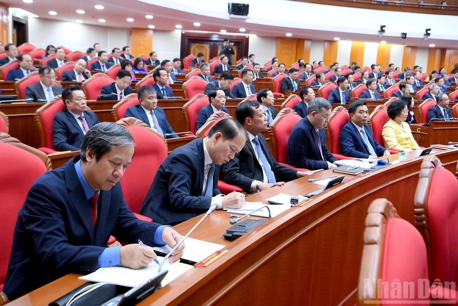 [Ảnh] Bế mạc Hội nghị lần thứ hai Ban Chấp hành Trung ương Đảng khóa XIV