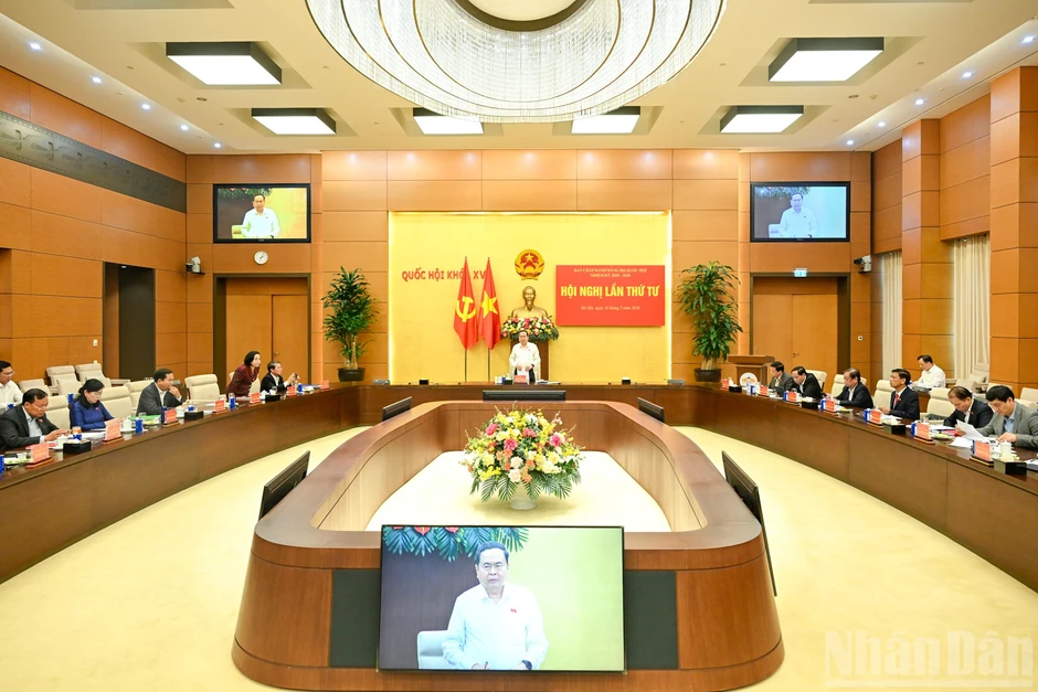 [Ảnh] Bí thư Đảng ủy Quốc hội, Chủ tịch Quốc hội chủ trì Hội nghị lần thứ tư, Ban Chấp hành Đảng bộ Quốc hội