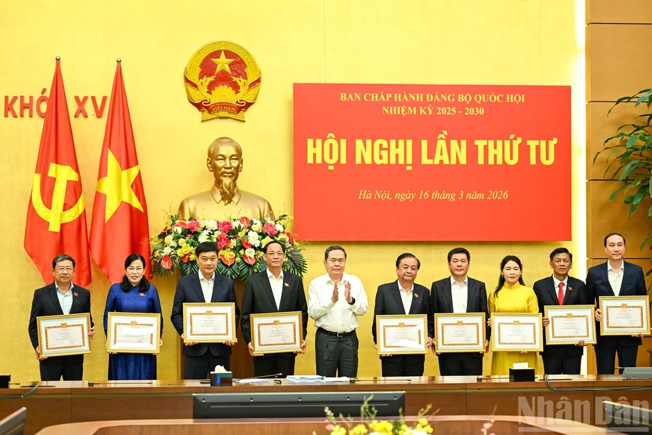 [Ảnh] Bí thư Đảng ủy Quốc hội, Chủ tịch Quốc hội chủ trì Hội nghị lần thứ tư, Ban Chấp hành Đảng bộ Quốc hội