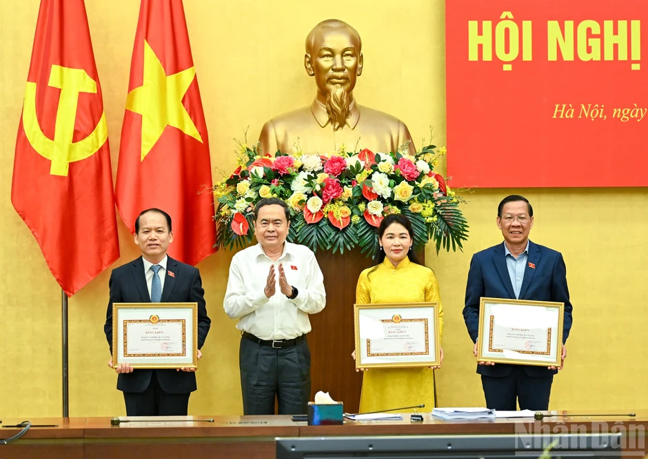 [Ảnh] Bí thư Đảng ủy Quốc hội, Chủ tịch Quốc hội chủ trì Hội nghị lần thứ tư, Ban Chấp hành Đảng bộ Quốc hội